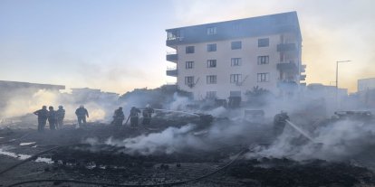 Batman'da palet üretim tesisinde yangın