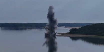 Romanya'dan kuruyan Tuna nehrinde kontrollü patlatma