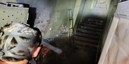 Batman'da apartman girişinde çıkan yangın paniğe neden oldu