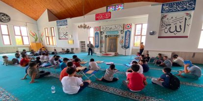 Yaz Kur'an Kursu'nda öğrenciler hem öğreniyor hem sosyal etkinliklere katılıyor