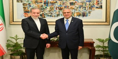 Pakistan Dışişleri Bakanı Dar, İranlı mevkidaşı Arakçi ile görüştü