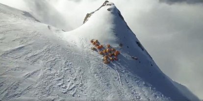 Çığ altında kalan 10 dağcının cansız bedenlerine ulaşma çalışmaları devam ediyor