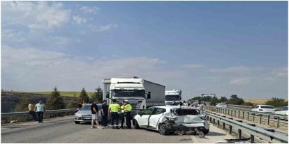 Anız yangını kazaya neden oldu: 13 araç birbirine girdi