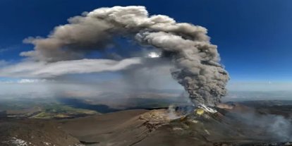 Etna yeniden patladı: Kül bulutu nedeniyle uçuşlar durduruldu