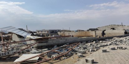 Diyarbakır'da şiddetli rüzgar ahırın çatısını uçurdu, 2 çocuk yaralandı