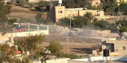 İşgalciler Nablus'ta bir şehidin evini havaya uçurdu, onlarca aileyi zorla tahliye etti