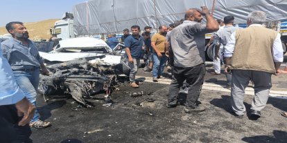 Gaziantep'te seyir halindeki tır ile otomobil çarpıştı: 1 ağır yaralı