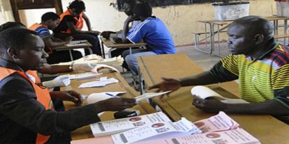 Zambiya'da halk genel seçim için sandık başında