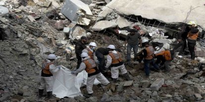 Gazze'de evlerin enkazından 21 Gazzeli şehidin naaş ve kalıntıları çıkarıldı