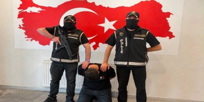 Azerbaycan'da yakalanan suç örgütü şüphelisi Türkiye'ye getirildi