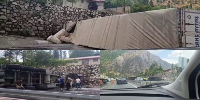 Siirt-Bitlis yolunda tır devrildi: Kilometrelerce araç kuyruğu oluştu