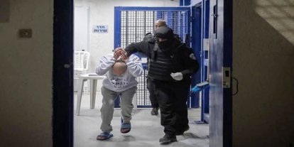 İşgal hapishanelerindeki Filistinli esirler 1000 gündür dünyadan izole ediliyor