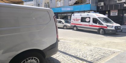 Park edilen araçlar ambulansın hastaya ulaşmasını engelledi