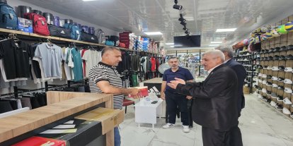 HÜDA PAR Cizre İlçe Teşkilatı "Mevlid-i Nebi" münasebetiyle esnafa siyer kitabı dağıttı