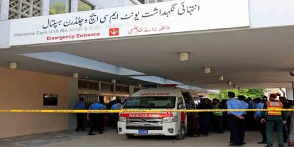Pakistan'da bir hastanenin yenidoğan ünitesinde çıkan yangında 15 bebek öldü