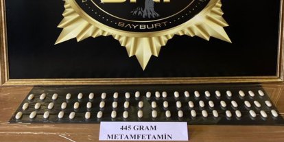 Bayburt’ta 445 gram metamfetamin ele geçirildi