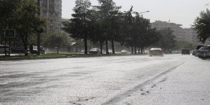 Diyarbakır’da sıcak havanın ardından sağanak yağış