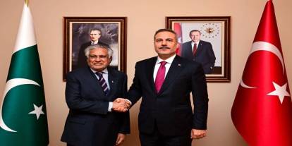 Dışişleri Bakanı Fidan, Pakistanlı mevkidaşı Dar ile İstanbul'da görüştü