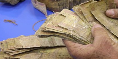 Afganistan Merkez Bankası, yıpranmış nakit paraları yeni banknotlarla değiştirdi