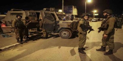 Batı Şeria'da baskınlar: Nablus'ta cami ateşe verildi
