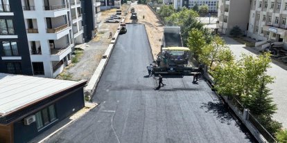 Yeşilyurt'ta altyapısı tamamlanan yollar sıcak asfaltla yenileniyor