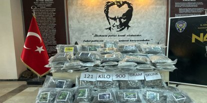 Hamzabeyli Sınır Kapısı’nda TIR’dan 121 kilogram skunk ele geçirildi