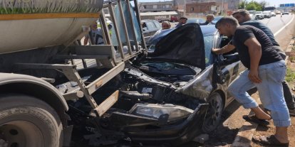 Diyarbakır'da otomobil sulama aracına çarptı: 1 yaralı