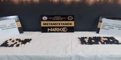 Diyarbakır'da midelerinde 112 kapsül uyuşturucu taşıyan 2 şüpheli tutuklandı