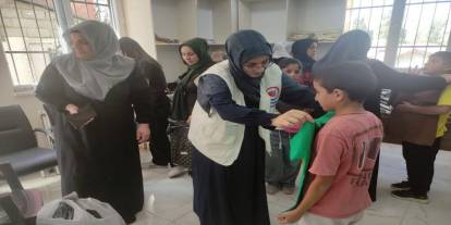 Yetimler Vakfı Van’da yetim çocuklara kırtasiye yardımında bulundu