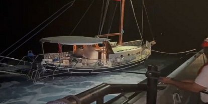 Muğla'da sürüklenen teknedeki 2 kişi kurtarıldı