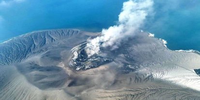 Endonezya'da Anak Krakatau'daki patlama sonrası 1558 uçuş iptal edildi