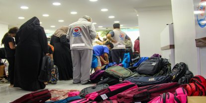 Yetimler Vakfı’ndan yüzlerce yetim öğrenciye kırtasiye desteği
