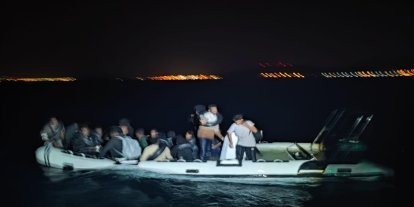 İzmir açıklarında 19 düzensiz göçmen kurtarıldı