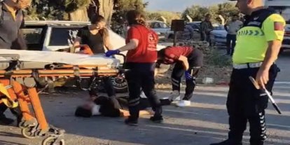 Bayındır’da otomobil ile motosiklet çarpıştı: 2 yaralı