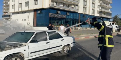 Siirt-Kurtalan yolunda seyir halindeki otomobil alev aldı