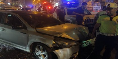 Batman’da otomobil orta refüje çarptı: 4 yaralı