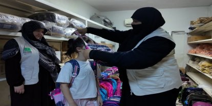 Umut Kervanı Adana'dan ihtiyaç sahibi yüzlerce öğrenciye kırtasiye desteği