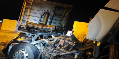 Mardin’de tır uygulama noktasındaki beton bloklara çarptı