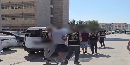 Antalya’da sinyal kesici cihazla otodan hırsızlık yapan 3 şüpheli tutuklandı