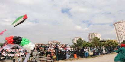Ankara’da öğrenciler uçurtmalarını barış ve kardeşlik için uçurdu