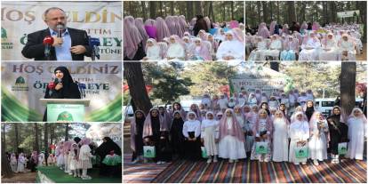 İstanbul'da "Niyet Ettim Örtünmeye, Emrin Başım Üstüne" programı gerçekleştirildi