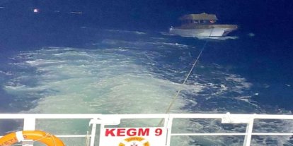 Çanakkale Boğazı’nda arızalanan tekne Kıyı Emniyeti ekiplerince kurtarıldı