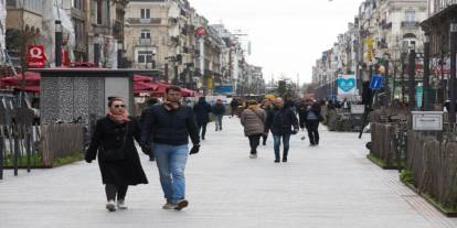 Brüksel, şehir merkezinde halka açık yerlerde alkol tüketimi yasağını 4yıl daha uzattı