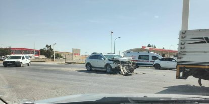 Şanlıurfa'da iki araç çarpıştı: 3 yaralı