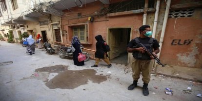 Pakistan'da çocuk felci aşılama ekibini koruyan polise saldırı: 2 ölü