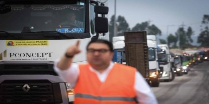 Portekiz'de artan yakıt fiyatlarını protesto etmek için yüzlerce kamyon gösteri düzenledi
