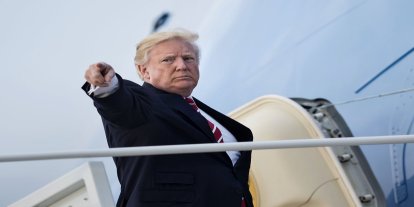 Trump'tan yeni medya kısıtlaması: Air Force One'a almadı