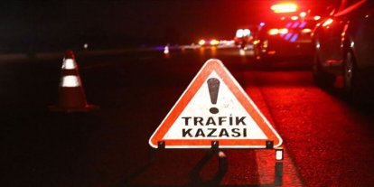 Niğde'de tır hafif ticari araçla kafa kafaya çarpıştı: 2 ölü, 1 yaralı