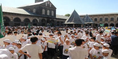 "Hayat Namazla Güzeldir" kursunu başarıyla bitiren çocukların namaz sevinci