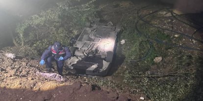 Batman’da uçuruma yuvarlanan otomobilde sıkışan sürücü kurtarıldı